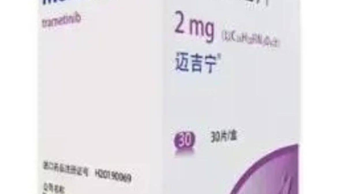 患者与医生讨论曲美替尼耐药后的治疗方案